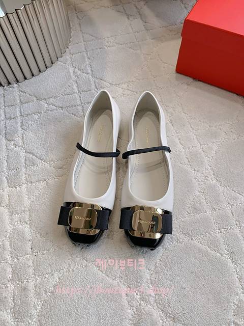 페라가모 뉴 바라 플레이트 발레 플랫
