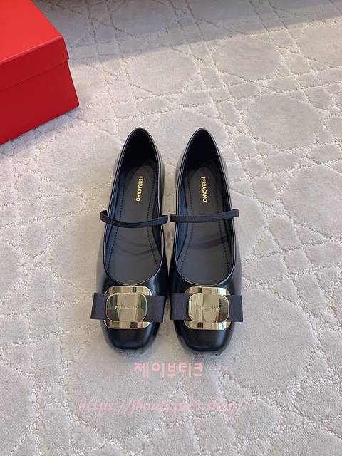 페라가모 뉴 바라 플레이트 발레 플랫