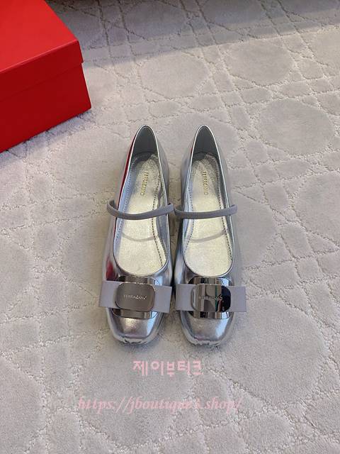 페라가모 뉴 바라 플레이트 발레 플랫