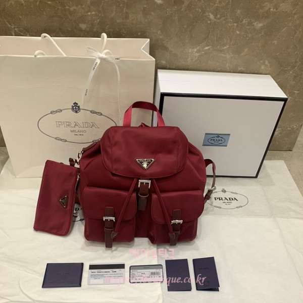 (국내배송 3~4일소요) 프라다 파우치가 달린 미디엄 리나일론 백팩 [66]
