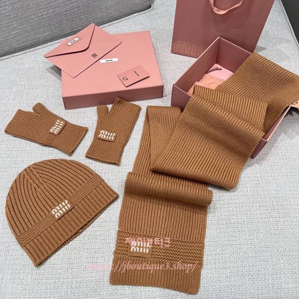 미우미우 장갑 비니 목도리