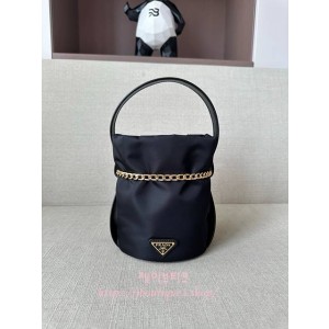 프라다 쁘띠 삭 누아르 미니 나파 가죽 버킷 백
