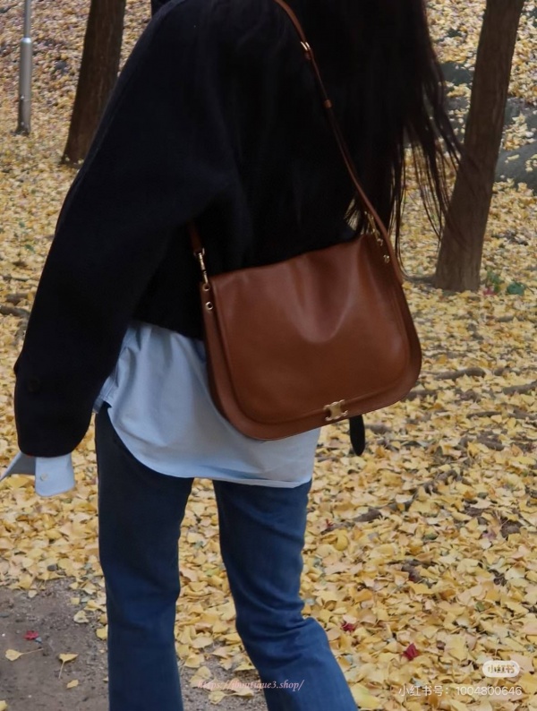 셀린느 소프트 트리옹프 베사체