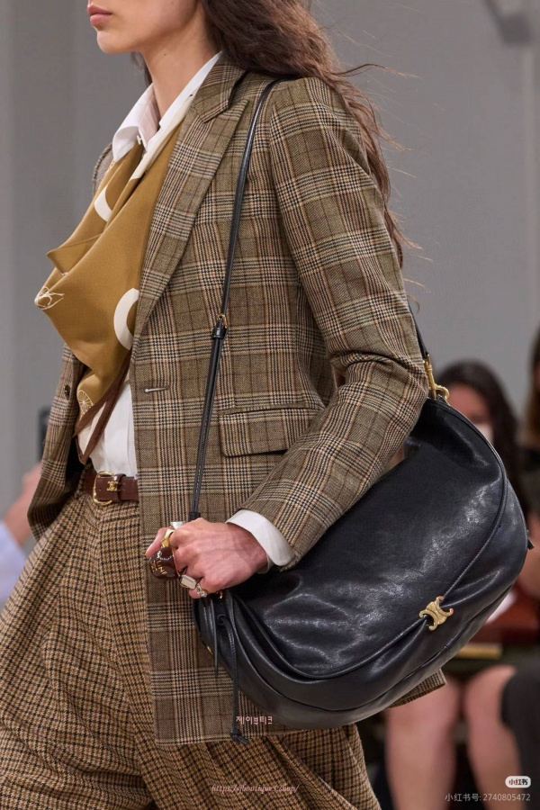 셀린느 하프문 소프트 트리옹프 백