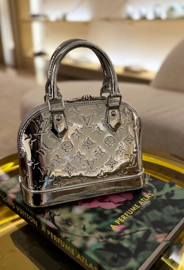 루이비통 알마 BB