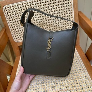 생로랑 LE5A7 호보백