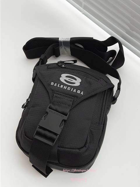 발렌시아가 유니티 크로스바디 파우치