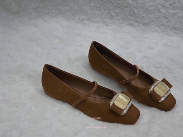 페라가모 뉴 바라 플레이트 발레 펌프스