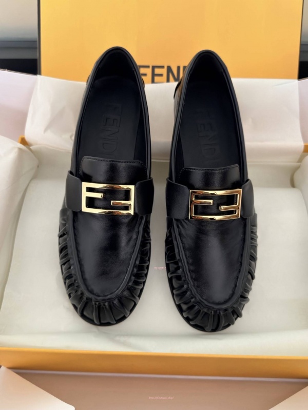 펜디 바게트 가죽 로퍼