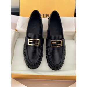 펜디 바게트 가죽 로퍼