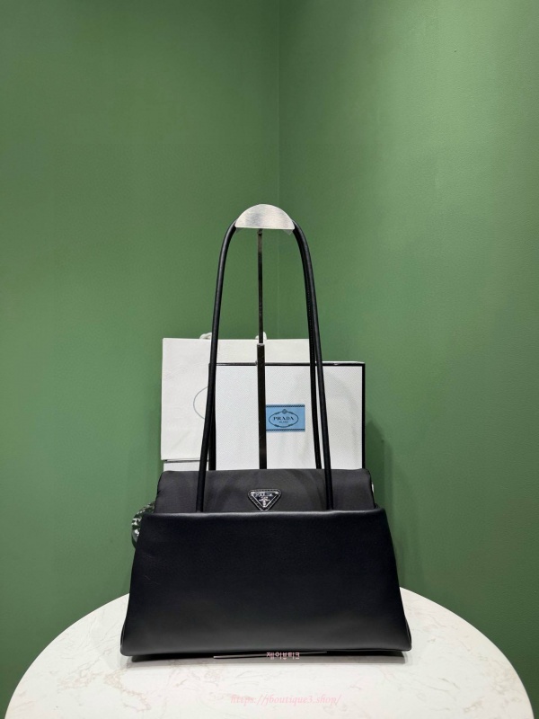 프라다 패시지 미디엄 가죽 백