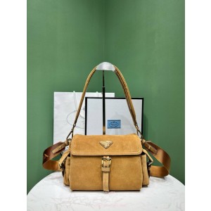 프라다 익스플로어 미디엄 스웨이드 숄더 백