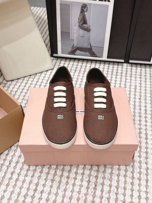 미우미우 스니커즈