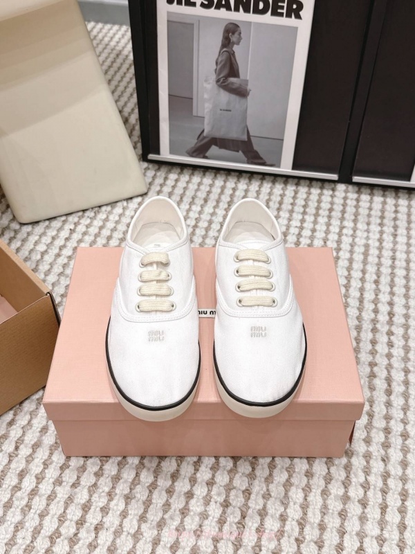 미우미우 스니커즈