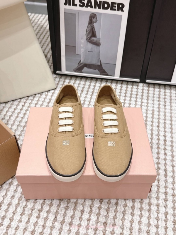 미우미우 스니커즈