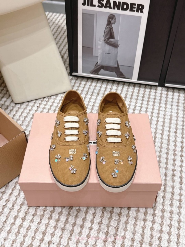 미우미우 스니커즈