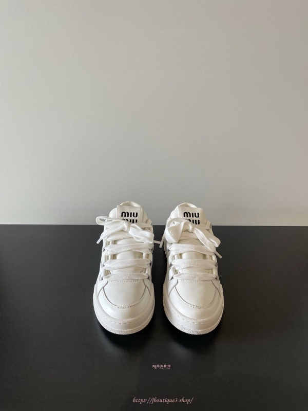 미우미우 스니커즈