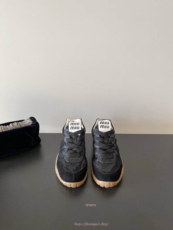 미우미우 스니커즈