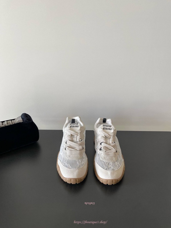미우미우 스니커즈