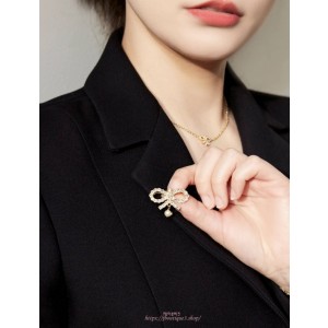 디올 브로치