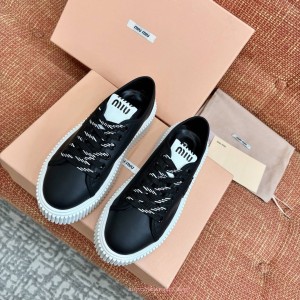 미우미우 스니커즈