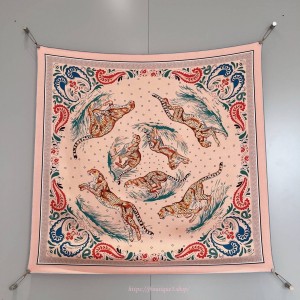 에르메스 Guepards Bandana double face 스카프 90
