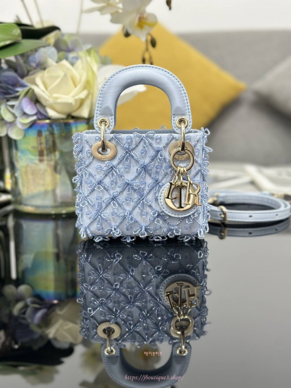 디올 Lady Dior 마이크로 백