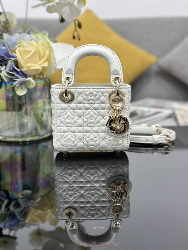 디올 Lady Dior 마이크로 백