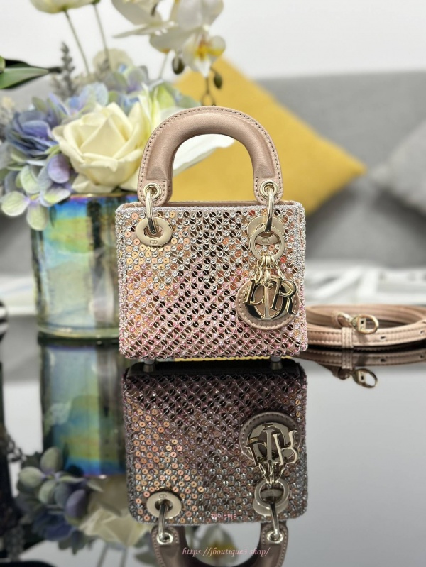 디올 Lady Dior 마이크로 백